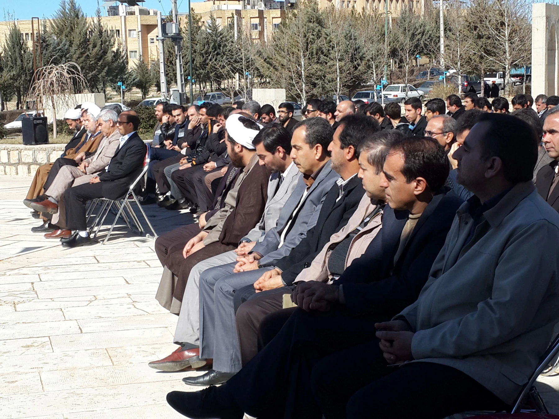 حضور سرپرست و تعدادی از کارکنان  پردیس های استان در مراسم غباررویی مزار گمنام  شهدای          دانشگاه ایلام  2