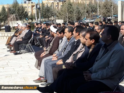 حضور سرپرست و تعدادی از کارکنان  پردیس های استان در مراسم غباررویی مزار شهدای گمنام   دانشگاه ایلام