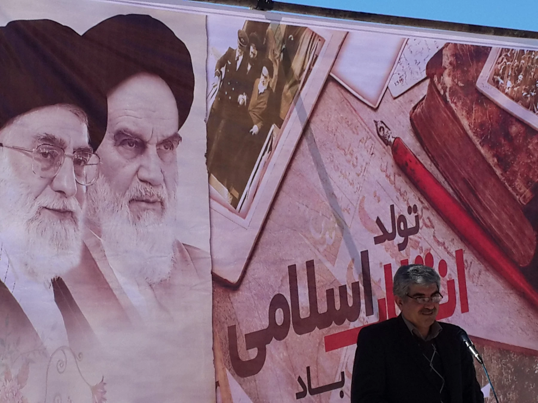 حضور سرپرست و تعدادی از کارکنان  پردیس های استان در مراسم غباررویی مزار گمنام  شهدای          دانشگاه ایلام  5