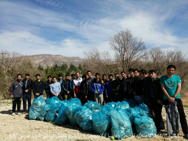حضور دانشجویان کانون محیط زیست در پاکسازی پارک طبیعی چغاسبز 7