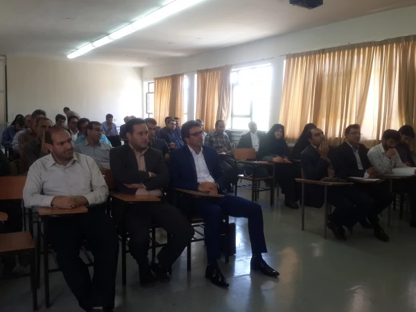 نشست هم اندیشی «حلقه های صالحین» بسیج اساتید دانشگاه فرهنگیان استان ایلام 4