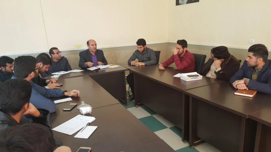 جلسه هماهنگی معاونت آموزش، پژوهش و فرهنگی با دبیران کانون ها و تشکل های فرهنگی، سیاسی و صنفی پردیس 4