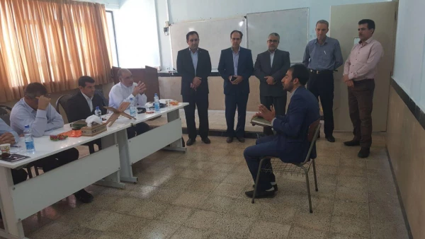 بازدید مدیر کل آموزش و پرورش استان ایلام  از روند انجام مصاحبه پذیرفته شدگان  آزمون استخدام پیمانی سال 1379 3