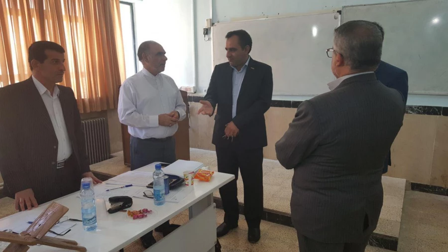 بازدید مدیر کل آموزش و پرورش استان ایلام  از روند انجام مصاحبه پذیرفته شدگان  آزمون استخدام پیمانی سال 1379 4