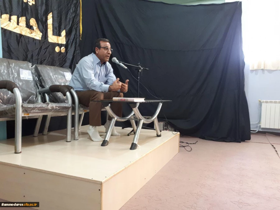 تشکیل جلسه آموزشی - توجیهی کارشناسان آموزشی و فرهنگی با دانشجو معلمان ورودی 97 4