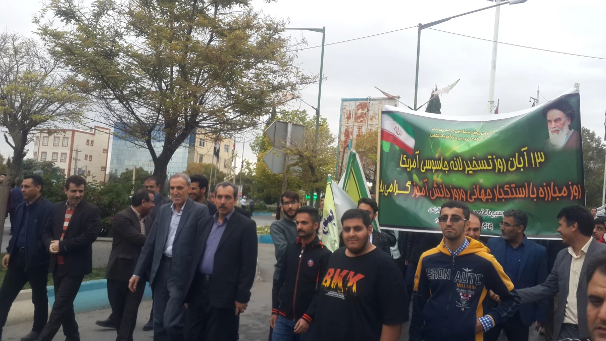 حضور دانشجومعلمان، کارکنان ومسؤلان پردیس شهید مدرس ایلام در مراسم راهپیمایی ۱۳ آبان  7