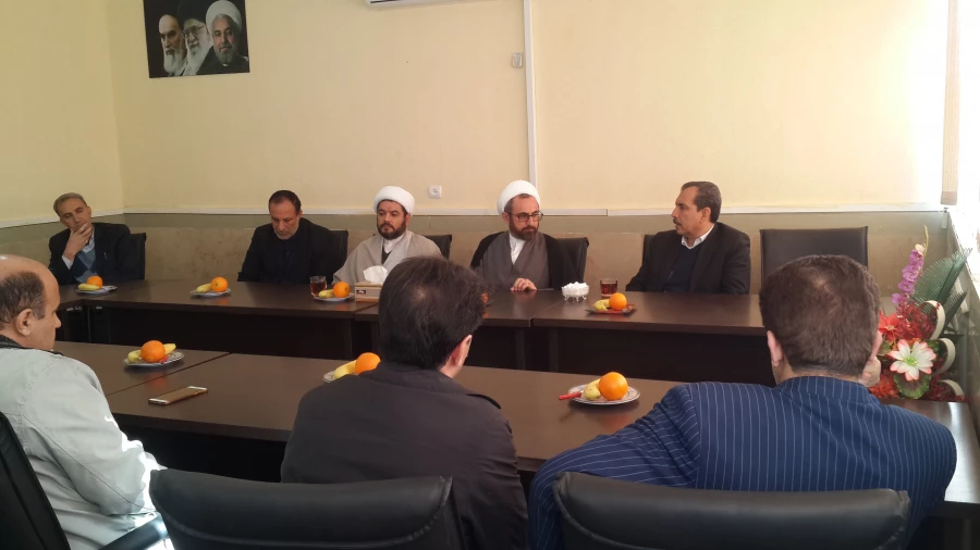 حضور صمیمانه ی حجه الاسللام کریمی تبار نماینده  ی ولی فقیه دراستان وامام جمعه ی  محترم ایلام  در پردیس شهید مدرس ایلام 4