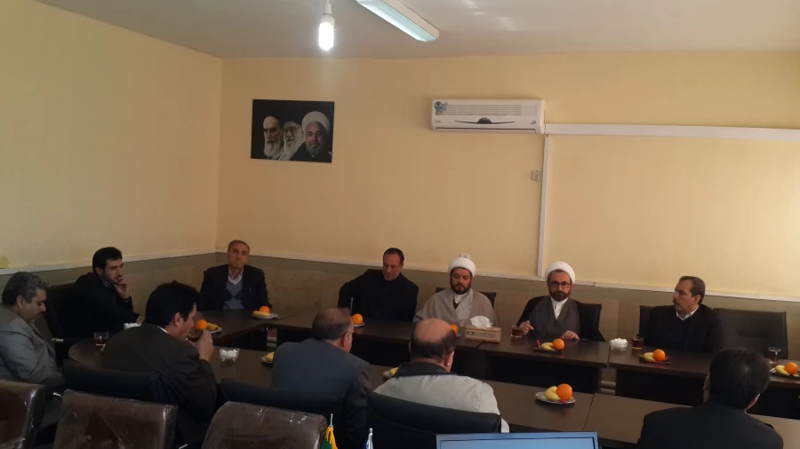 حضور صمیمانه ی حجه الاسللام کریمی تبار نماینده  ی ولی فقیه دراستان وامام جمعه ی  محترم ایلام  در پردیس شهید مدرس ایلام 5