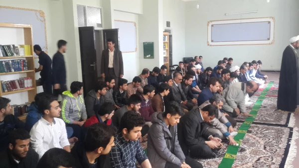 حضور صمیمانه ی حجه الاسللام کریمی تبار نماینده  ی ولی فقیه دراستان وامام جمعه ی  محترم ایلام  در پردیس شهید مدرس ایلام 6