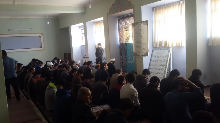 حضور صمیمانه ی حجه الاسللام کریمی تبار نماینده  ی ولی فقیه دراستان وامام جمعه ی  محترم ایلام  در پردیس شهید مدرس ایلام 7