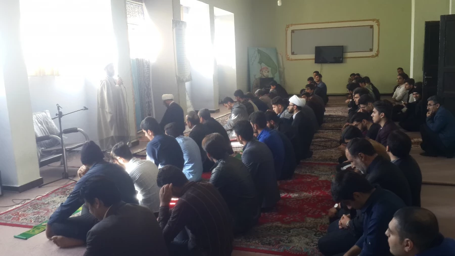 حضور صمیمانه ی حجه الاسللام کریمی تبار نماینده  ی ولی فقیه دراستان وامام جمعه ی  محترم ایلام  در پردیس شهید مدرس ایلام 8