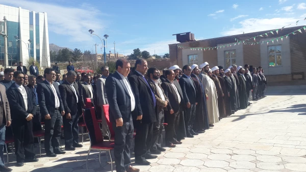 حضور مسؤلین، کارکنان وتعدادی از اساتید دانشگاه فرهنگیان درمراسم غبارروبی مزار شهدای گمنام دانشگاه ایلام 2