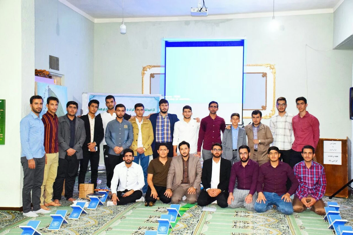 برگزاری محفل انس با قرآن به مناسب هفته ی مبارک قرآن وعترت در دانشگاه 6