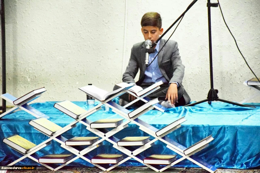 برگزاری محفل انس با قرآن به مناسب هفته ی مبارک قرآن وعترت در دانشگاه 7