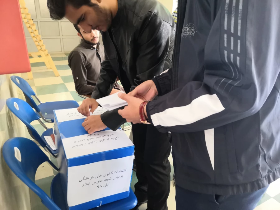 برگزاری انتخابات شورای کانون های فرهنگی و اجتماعی پردیس شهید مدرس ایلام  سال تحصیلی 99/98 4