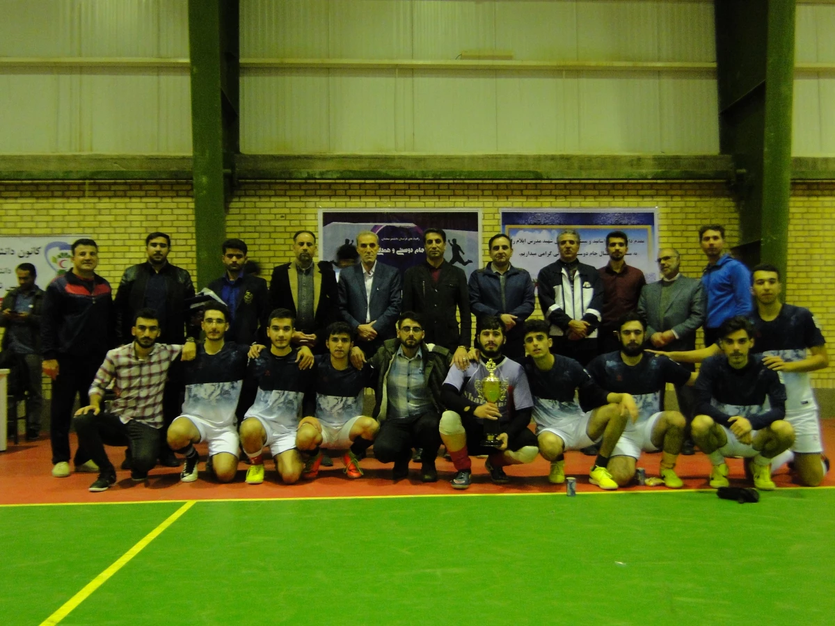 
برگزاری مسابقات جام فوتسال به مناسبت 16 آذر در پردیس شهید مدرس 7