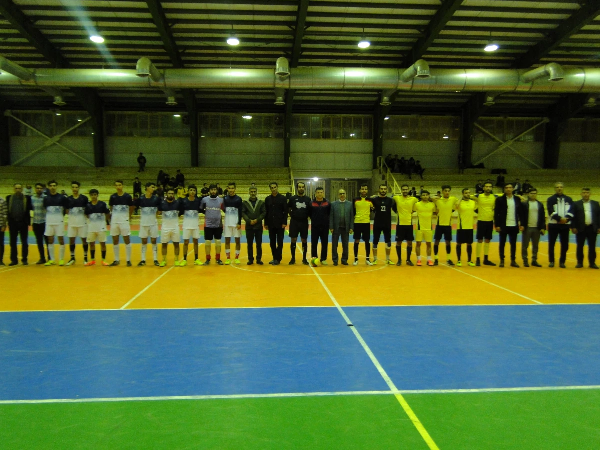 
برگزاری مسابقات جام فوتسال به مناسبت 16 آذر در پردیس شهید مدرس 8