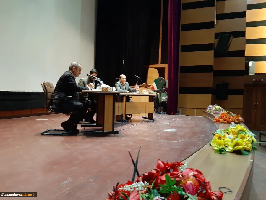 برگزاری جلسه مناظره سیاسی با حضور دو  عضو فعال اصلاح طلب و اصولگرا توسط تشکل جامعه اسلامی دانشجو معلمان پردیس 6