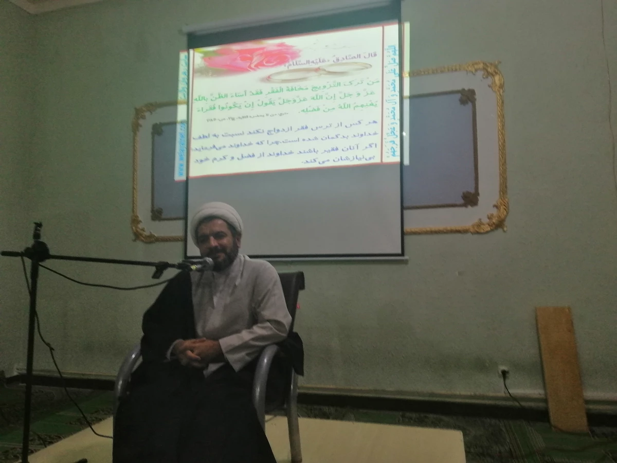 برگزاری کارگاه آموزشی با موضوع ملاک های ازدواج در اسلام توسط حجه الاسلام صغیرا مسؤل محترم دفتر نهاد نمایندگی ولی فقیه در دانشگاه 4