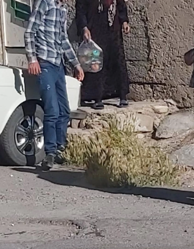 توزیع بسته های غذایی و بهداشتی در بین خانواده های بی بضاعت توسط کانون های مهدویت دانشگاه فرهنگیان ایلام 2