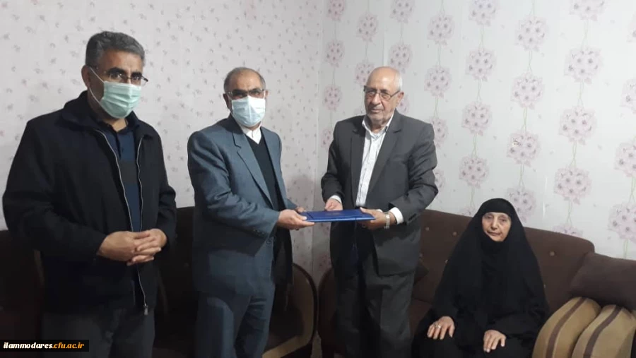 دیدار مسؤلین دانشگاه با خانواده ی معظم شهید دانشجو معلم علی شیروانیان 2