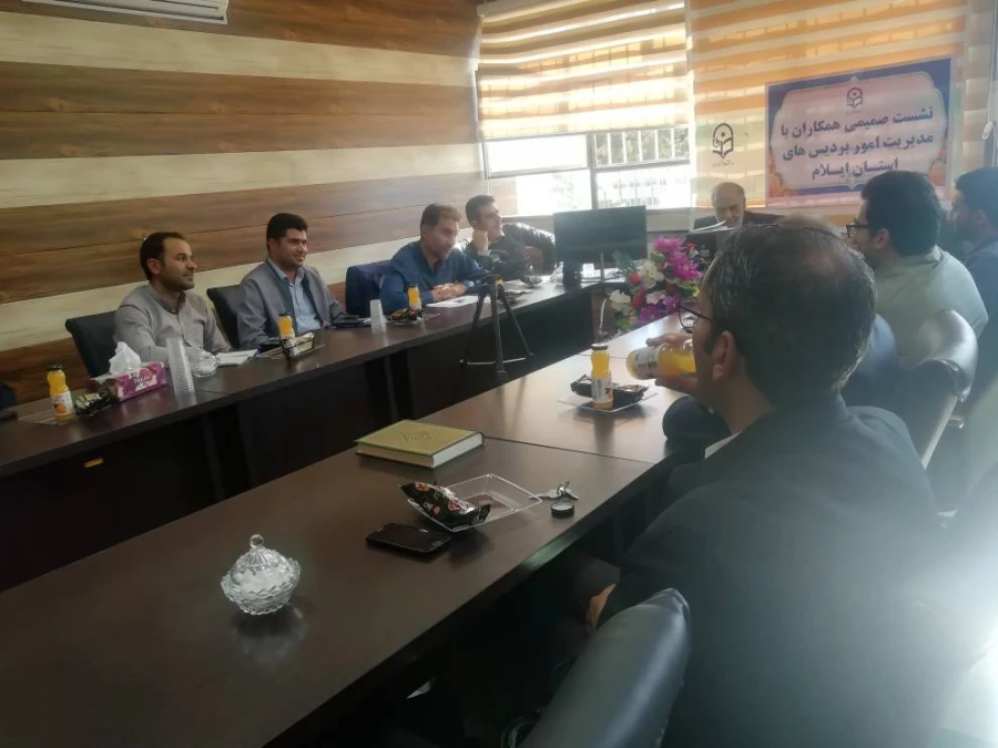 نشست صمیمانه مدیریت امور پردیس های استان ایلام با کارکنان پردیس شهید مدرس 3