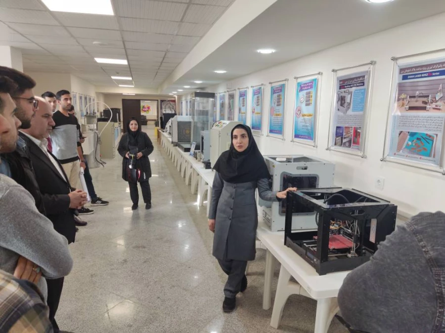 بازدید جمعی از دانشجویان پردیس شهید مدرس از پارک علم و فناوری استان ایلام

 3