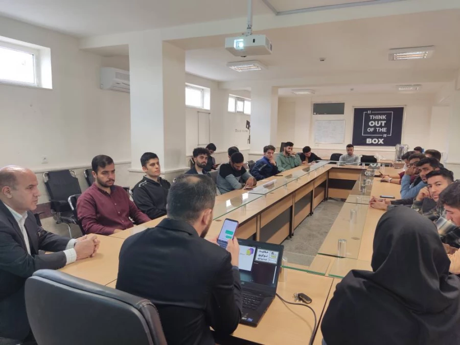 بازدید جمعی از دانشجویان پردیس شهید مدرس از پارک علم و فناوری استان ایلام

 4